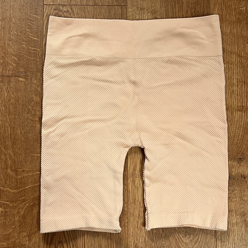 Nikibiki Women's Pale Peach Bike Shorts 6” Inseam OS (fits like S/M)
